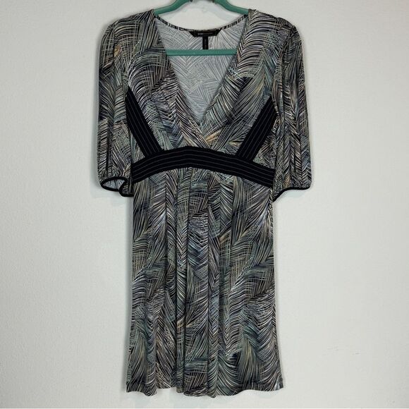 BCBGMaxAzria Dresses & Skirts - BCBGMaxAzria Feather Print Slinky Knit Short Sleeve V-Neck Dress XS